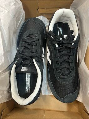 🔥New Balance Black and White Retro Run Sneakers men 11.5
